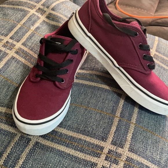 They are in perfect condition my son did not use about two times - Picture 3 of 4